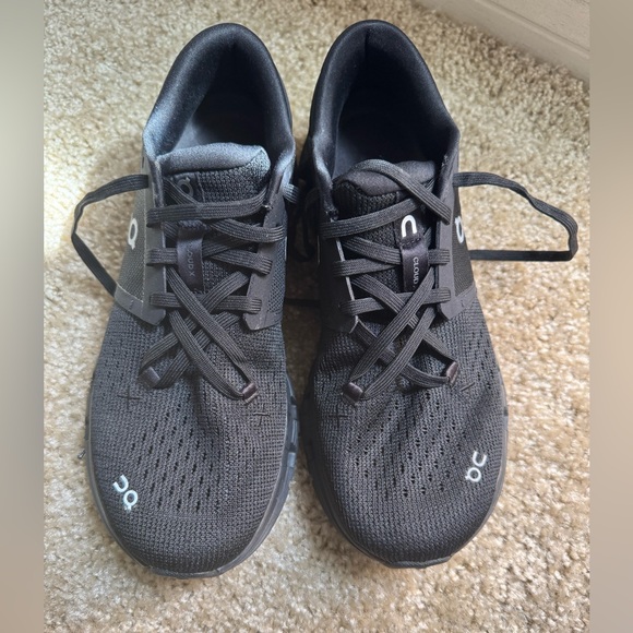 On Running Women’s Black Cloud Athletic Shoes - Picture 4 of 6